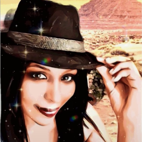 Meet your Posher, Sharon - Picture 1 of 3